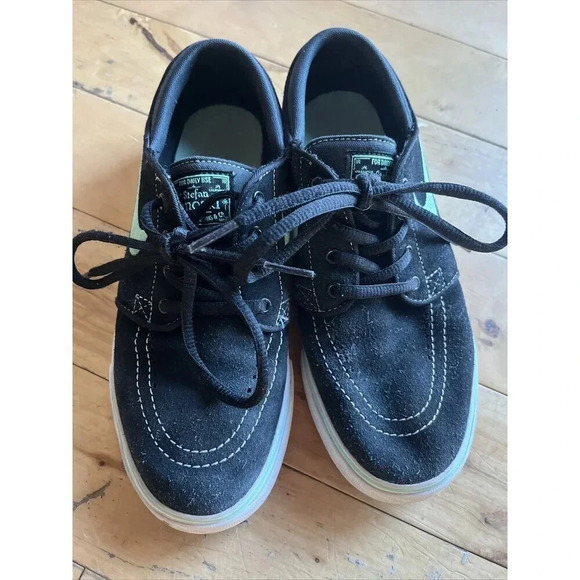 Nike Stefan Janoski GS Black White Youth Size 5Y 525104-035 - Picture 2 of 6